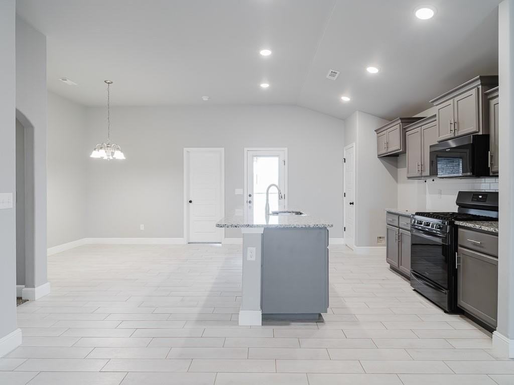 6100 Nw Silas St - Photo 5 of 20