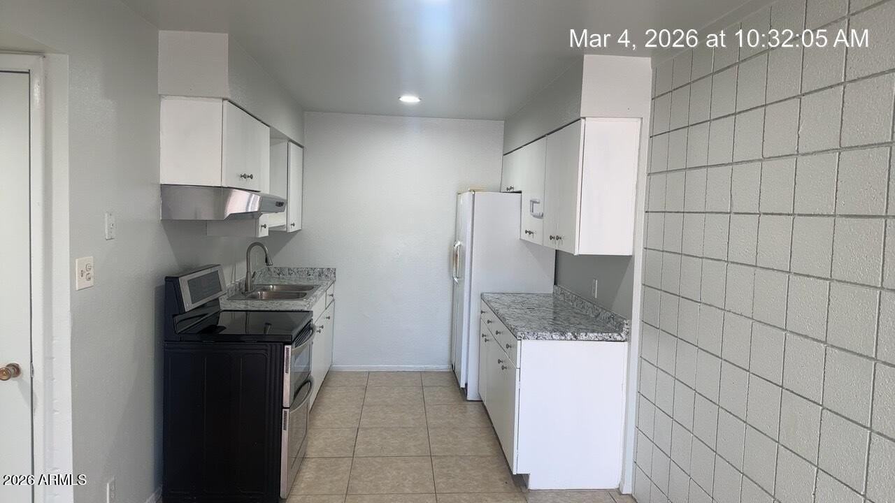 2026 W Cactus Rd Apt A - Photo 3 of 9