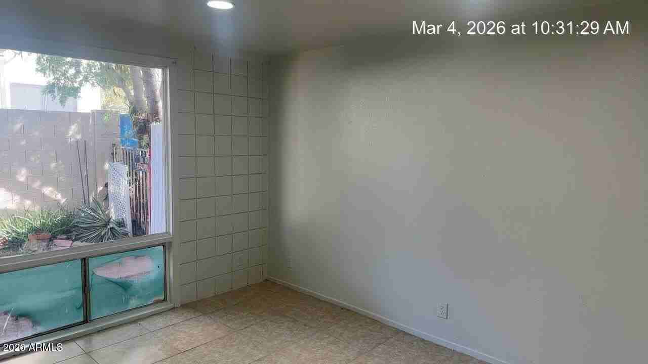 2026 W Cactus Rd Apt A - Photo 7 of 9