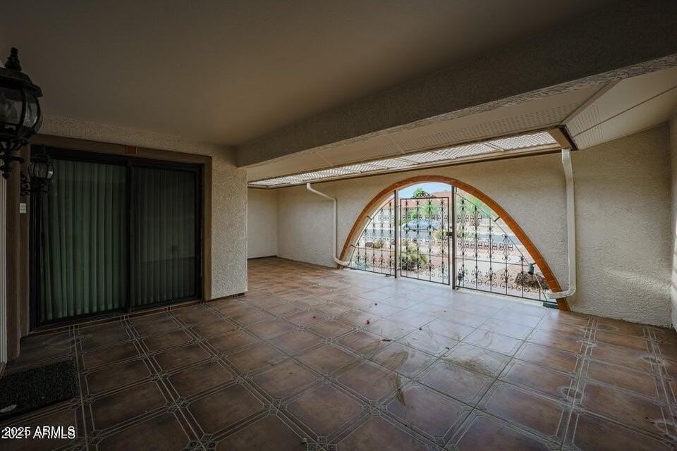 13135 W Castlebar Dr - Photo 2 of 31