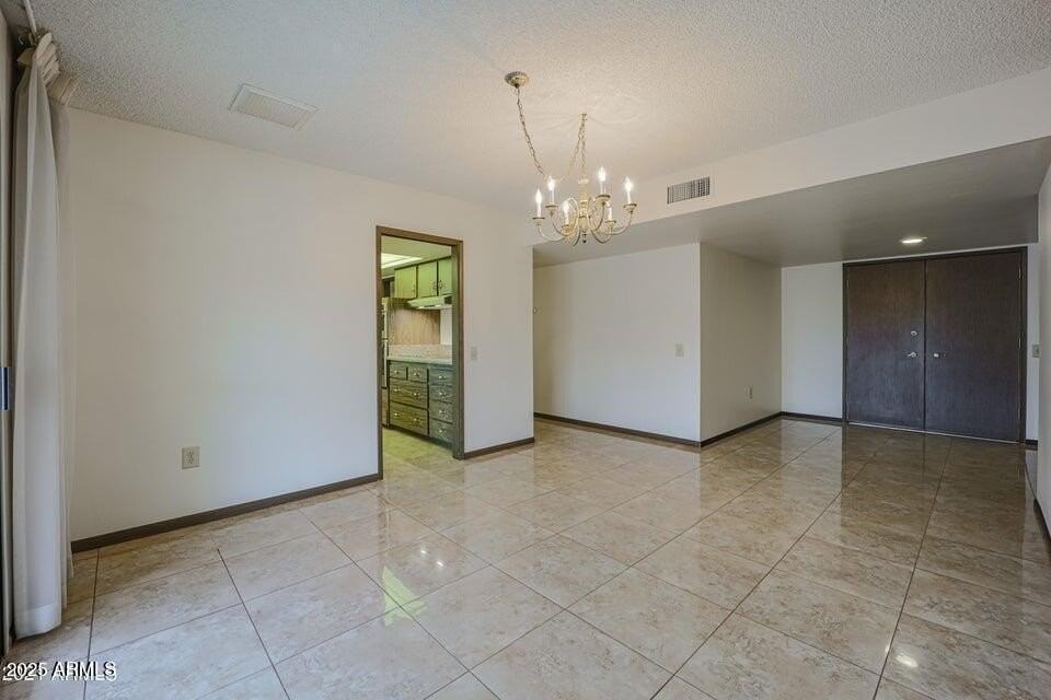 13135 W Castlebar Dr - Photo 6 of 31