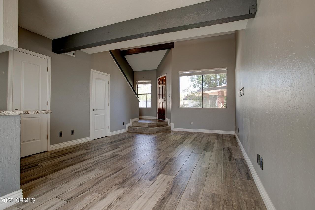 2215 W Augusta Ave Apt 104 - Photo 6 of 27