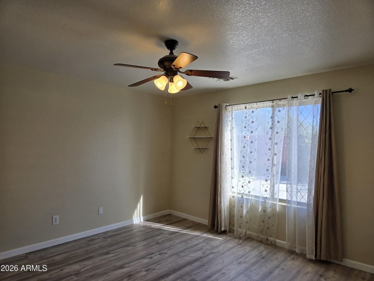 5365 W Augusta Ave - Photo 4 of 17