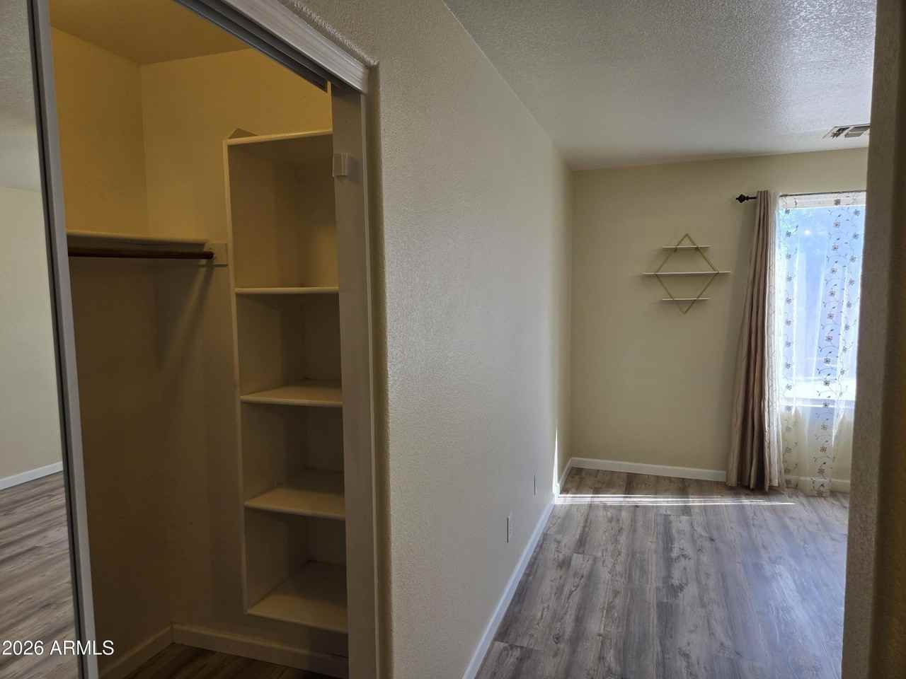 5365 W Augusta Ave - Photo 6 of 17