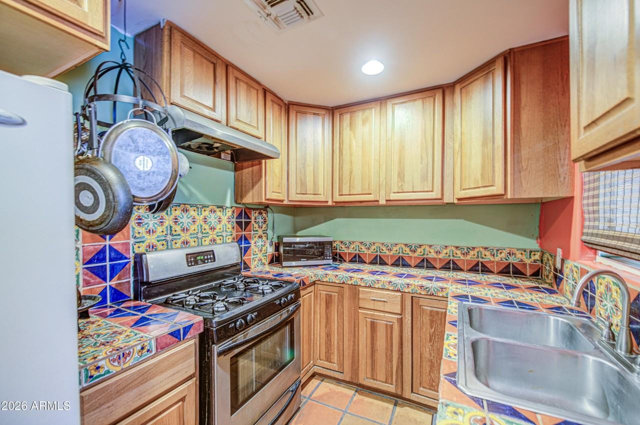 10345 N 90th Ave - Photo 6 of 12