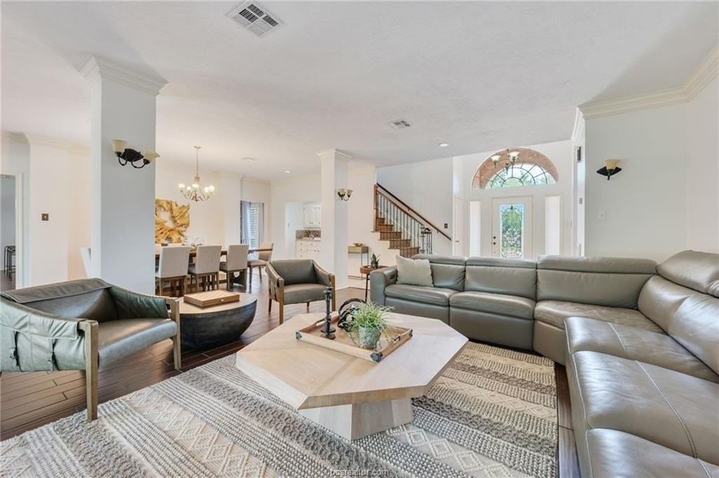 1003 Carmel Pl - Photo 4 of 27