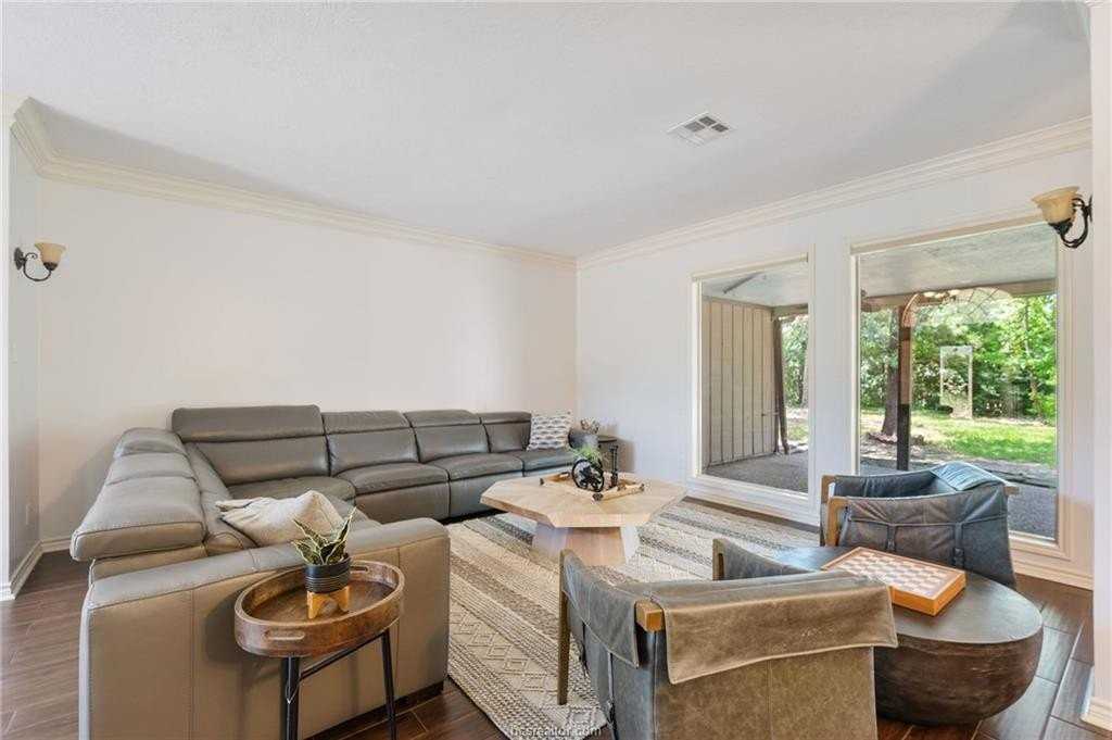 1003 Carmel Pl - Photo 5 of 27