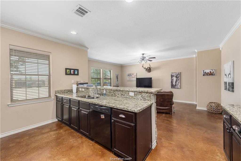 502 Deacon Dr W - Photo 5 of 14