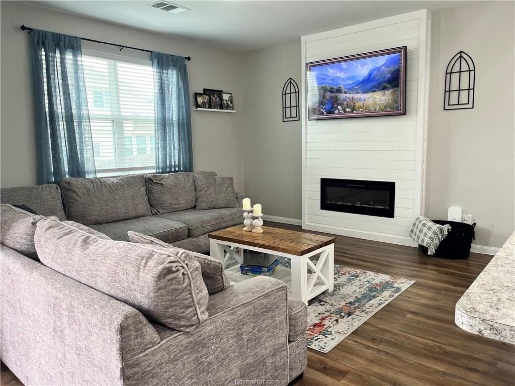 1421 Desire Ln - Photo 6 of 21