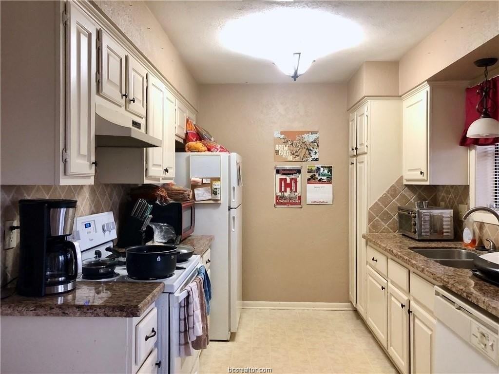 2503 Sumter Dr - Photo 6 of 15