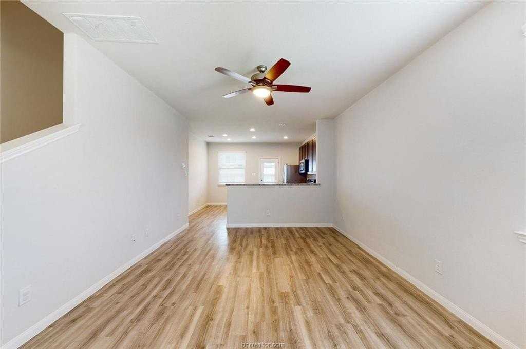 978 Marquis Dr - Photo 2 of 14