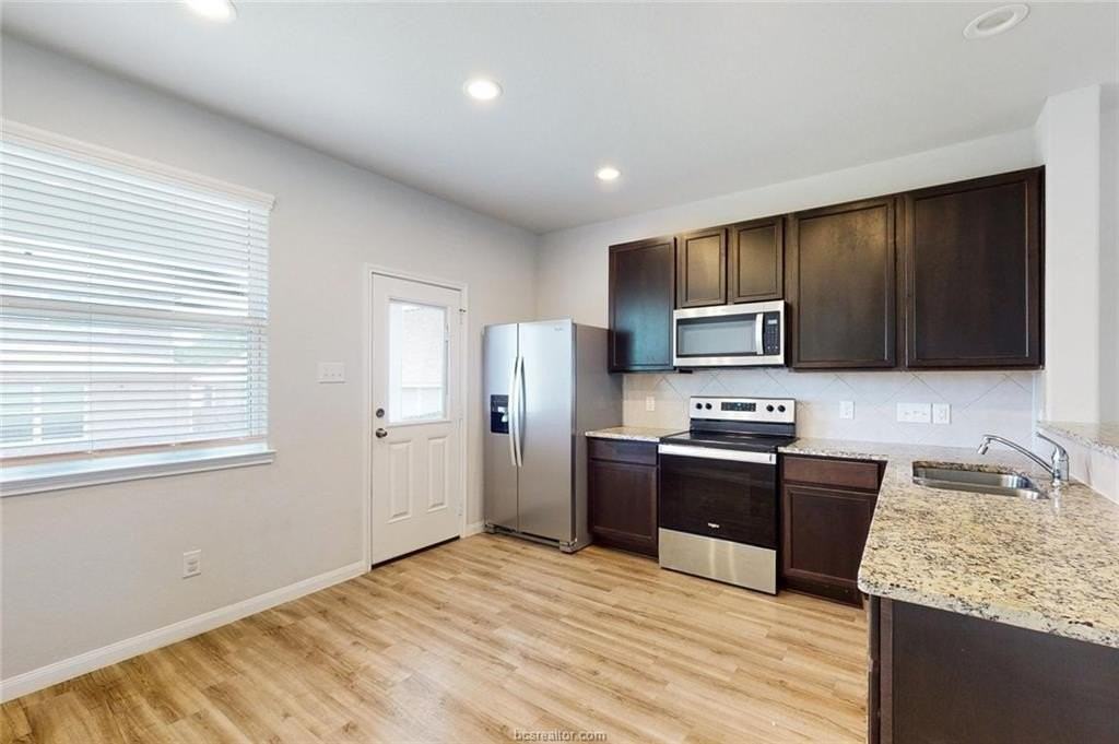 978 Marquis Dr - Photo 6 of 14