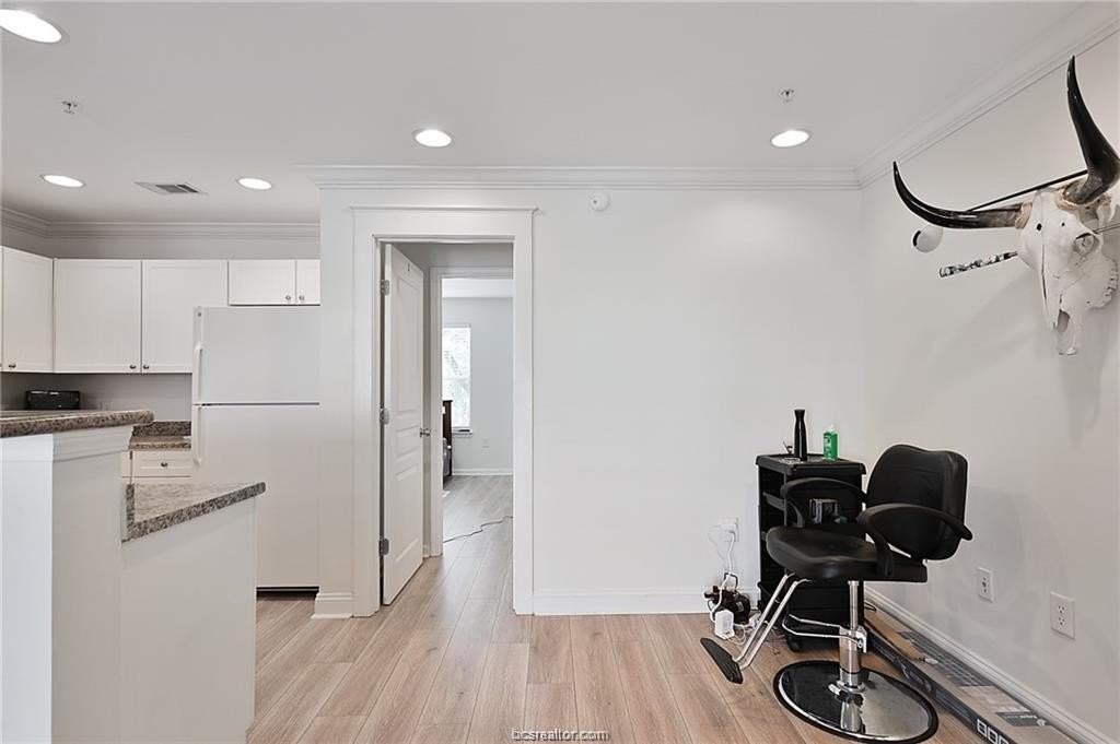 1725 Harvey Mitchell Pkwy S Apt 637 #637 - Photo 5 of 10