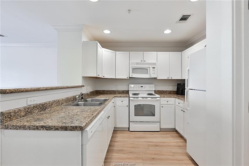 1725 Harvey Mitchell Pkwy S Apt 637 #637 - Photo 6 of 10