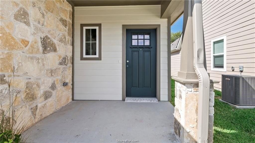 3007 Stevens Dr - Photo 3 of 23