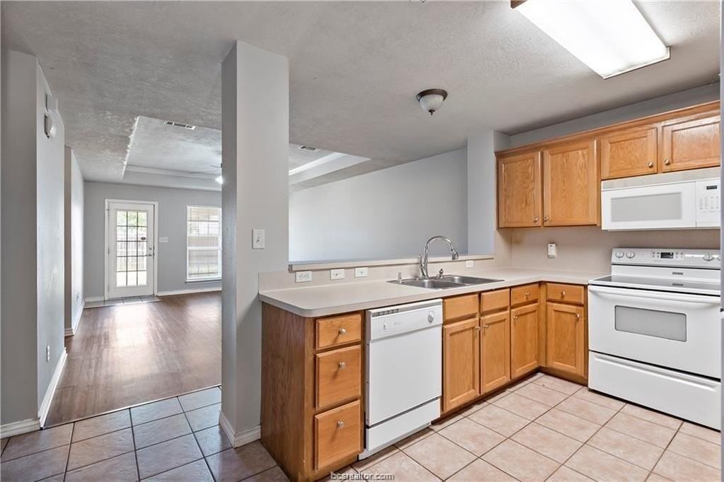 1017 Bougainvillea St - Photo 5 of 18