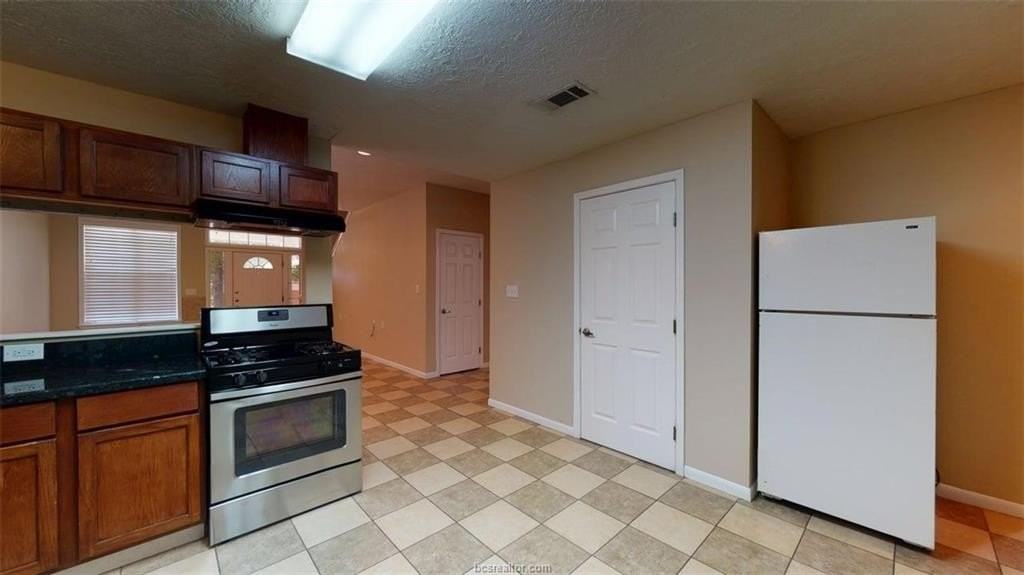 1724 Boardwalk Ct - Photo 7 of 27