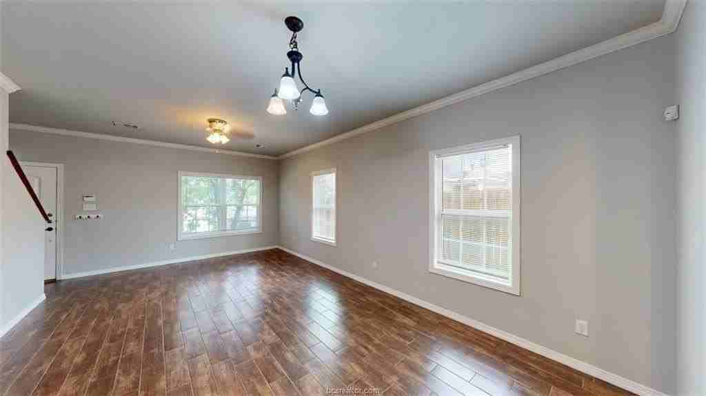 109 Southland St - Photo 5 of 33