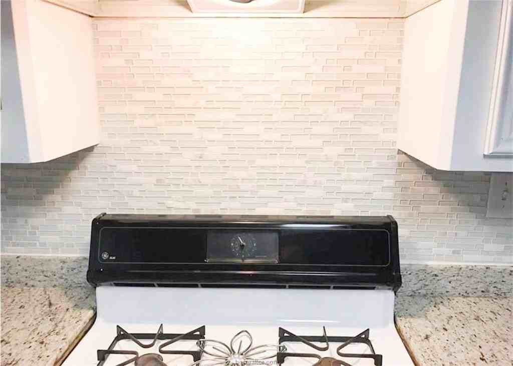 718 Edgewood Dr - Photo 7 of 13