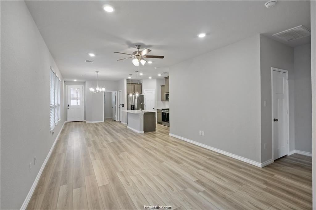 827 Mineral Wells Ln - Photo 7 of 23