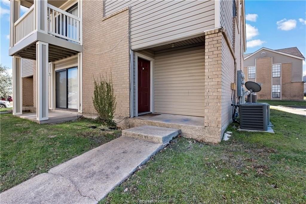 1112 Autumn Cir Apt B #B - Photo 2 of 15