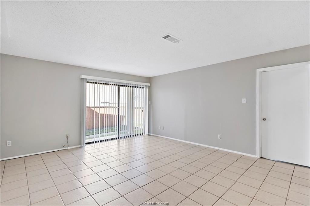 1112 Autumn Cir Apt B #B - Photo 4 of 15