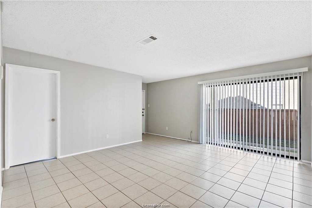 1112 Autumn Cir Apt B #B - Photo 5 of 15