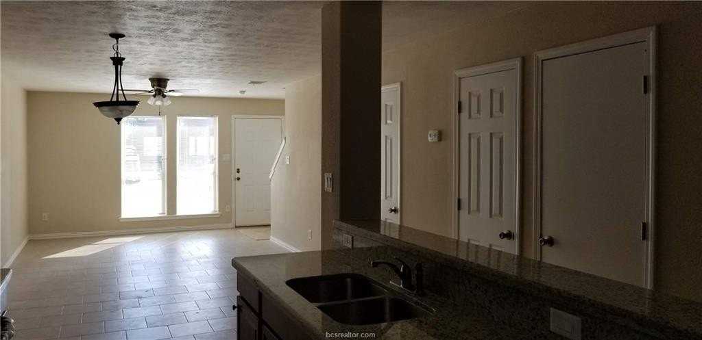 903 Balcones Dr #3B - Photo 4 of 9