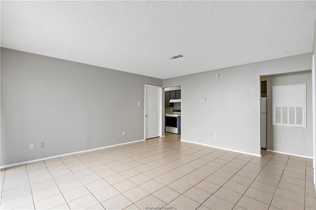 1112 Autumn Cir #D - Photo 3 of 15