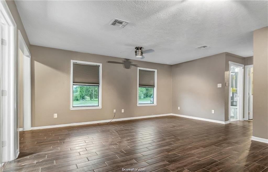 807 Holleman Dr - Photo 3 of 19