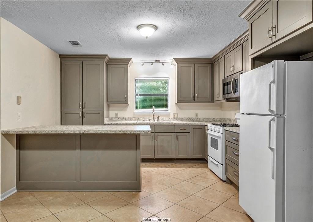 807 Holleman Dr - Photo 6 of 19