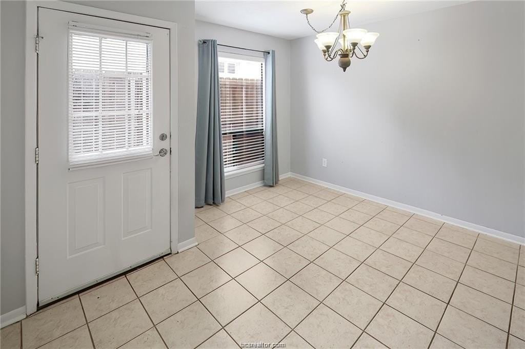 2807 Wildflower Dr Apt 21 #21 - Photo 2 of 27