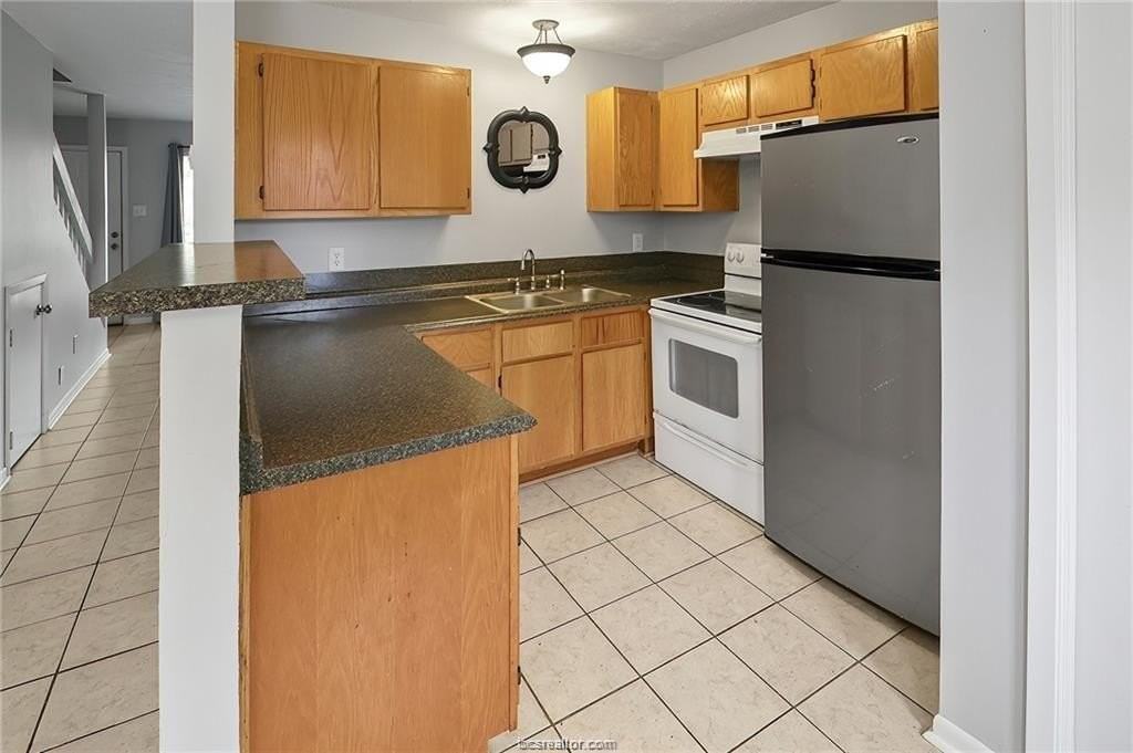 2807 Wildflower Dr Apt 21 #21 - Photo 3 of 27