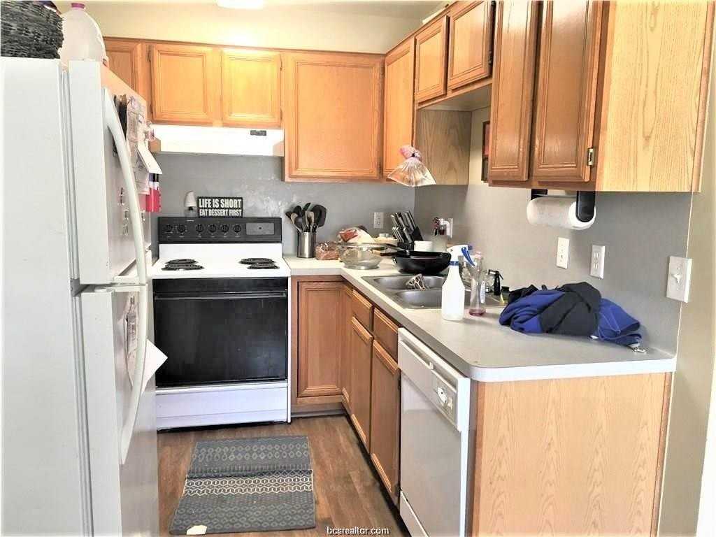 1005 Autumn Cir Apt B #B - Photo 4 of 10