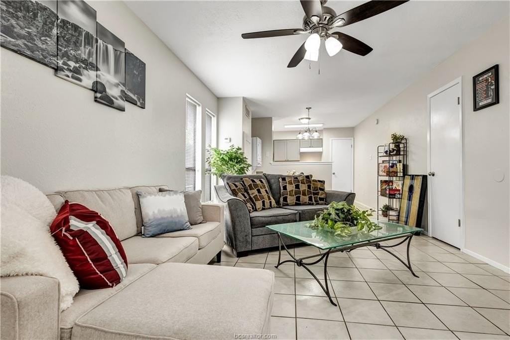 1516 Hawk Tree Dr Apt C #C - Photo 2 of 15