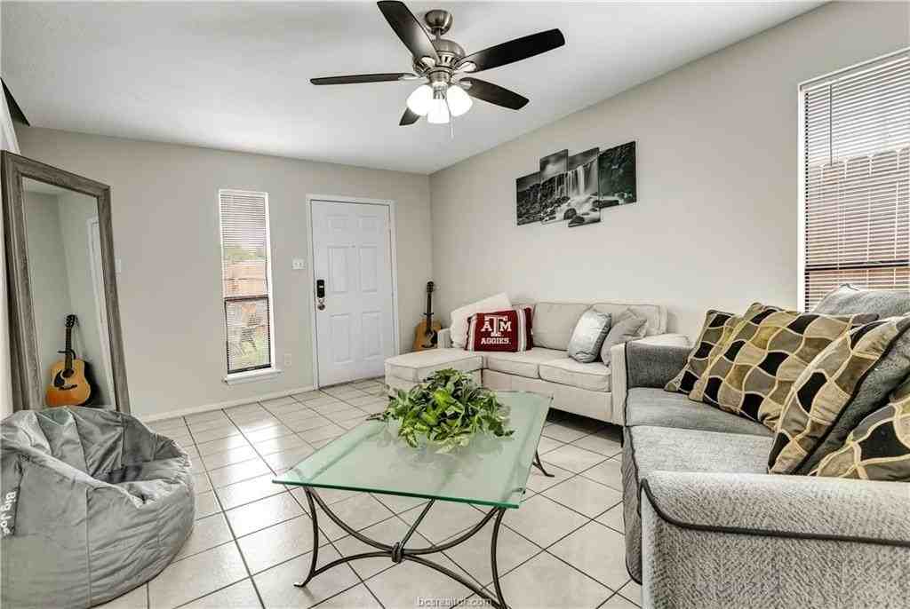 1516 Hawk Tree Dr Apt C #C - Photo 4 of 15