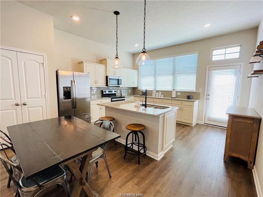 2103 Dumfries Dr - Photo 3 of 19