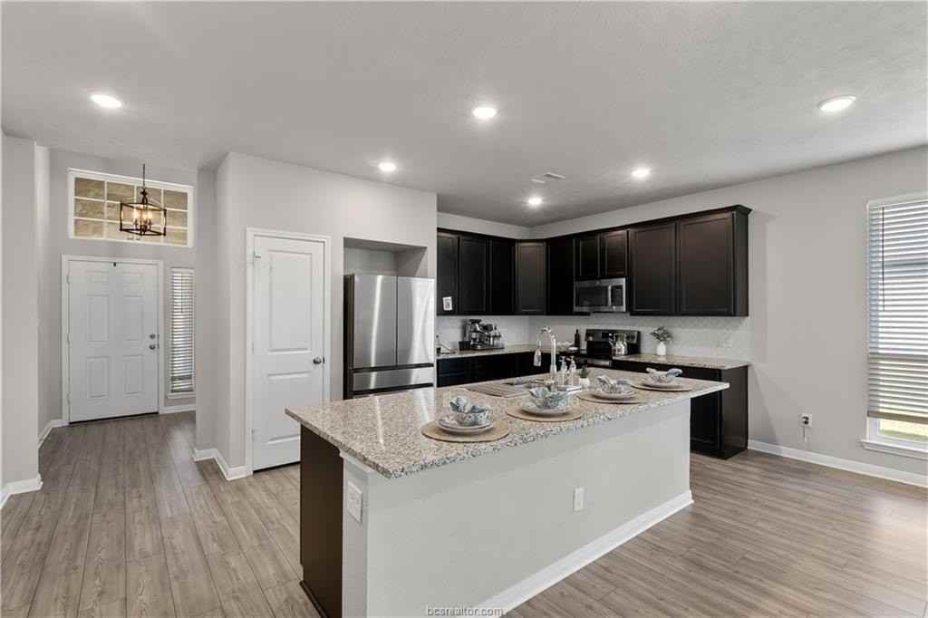 1925 Viva Rd - Photo 2 of 25