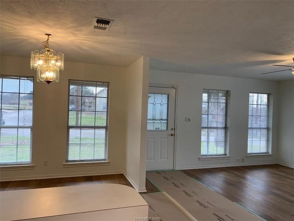 300 Baber St - Photo 6 of 19