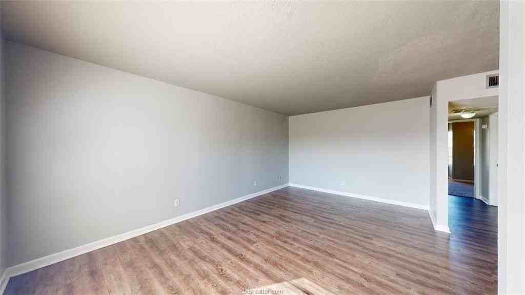 3800 E 29th St Apt 15 #15 - Photo 3 of 21