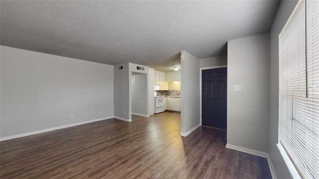 3800 E 29th St Apt 5 #5 - Photo 4 of 22