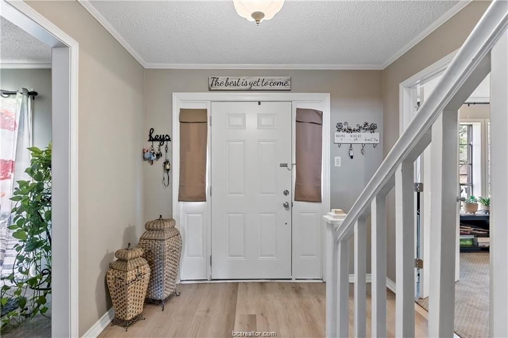 2508 Memorial Dr - Photo 4 of 26