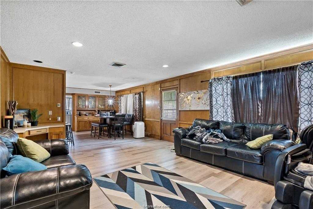 2508 Memorial Dr - Photo 6 of 26