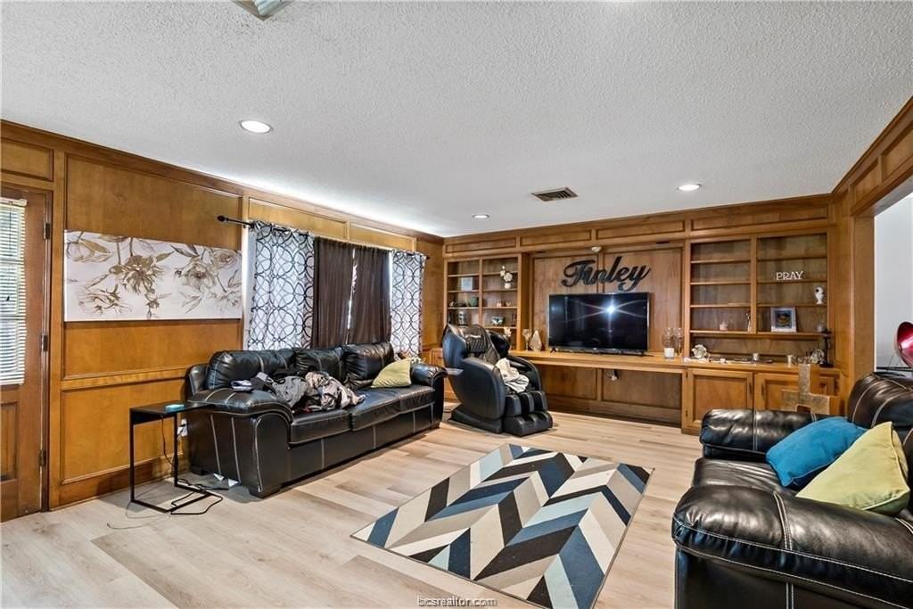 2508 Memorial Dr - Photo 7 of 26