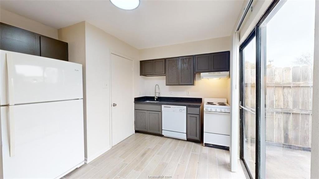 725 Peppertree Dr Apt 25 #25 - Photo 4 of 18