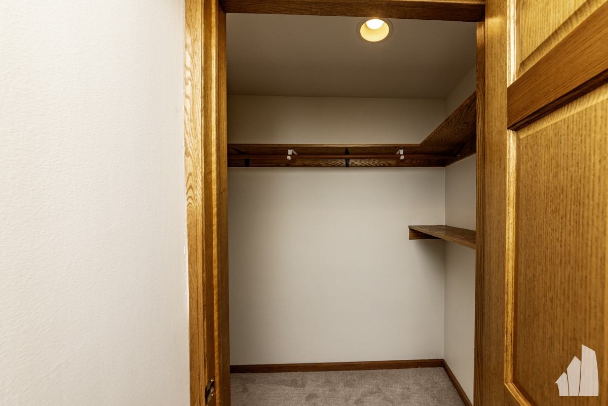 4625 N Dover St #G - Photo 4 of 25