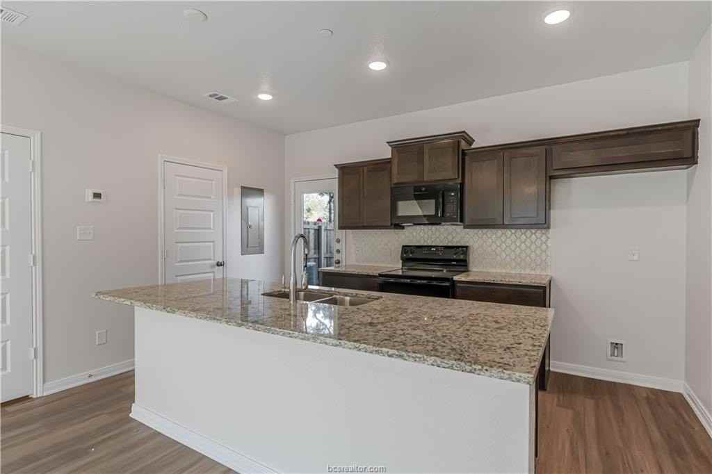 601 W 24th St Apt 112 #112 - Photo 3 of 17