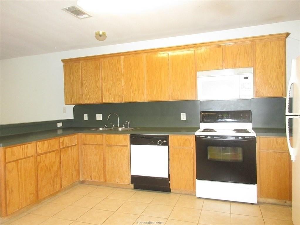 916 Willow Pond St - Photo 2 of 17