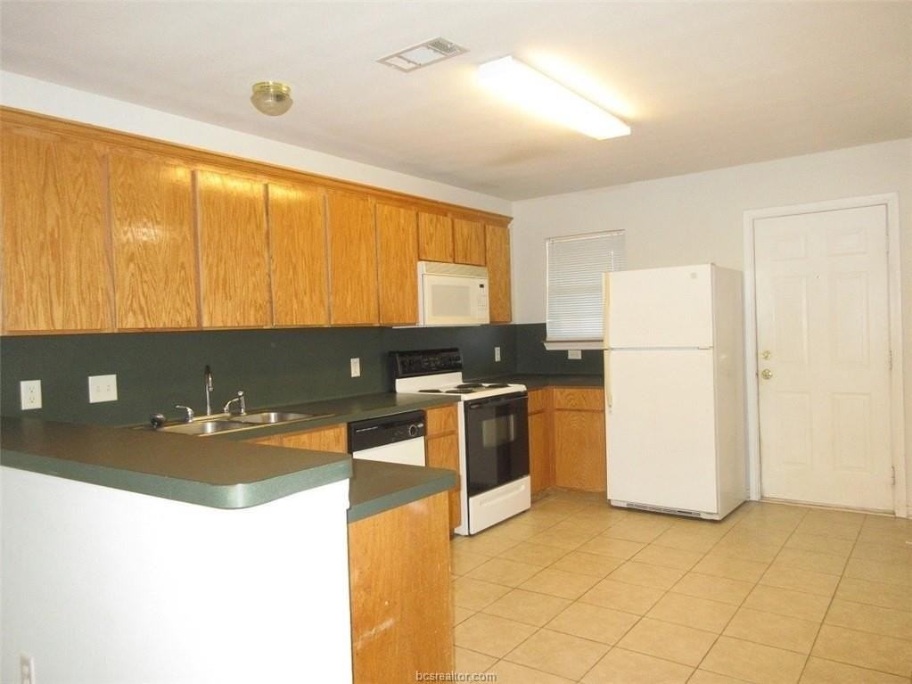 916 Willow Pond St - Photo 3 of 17