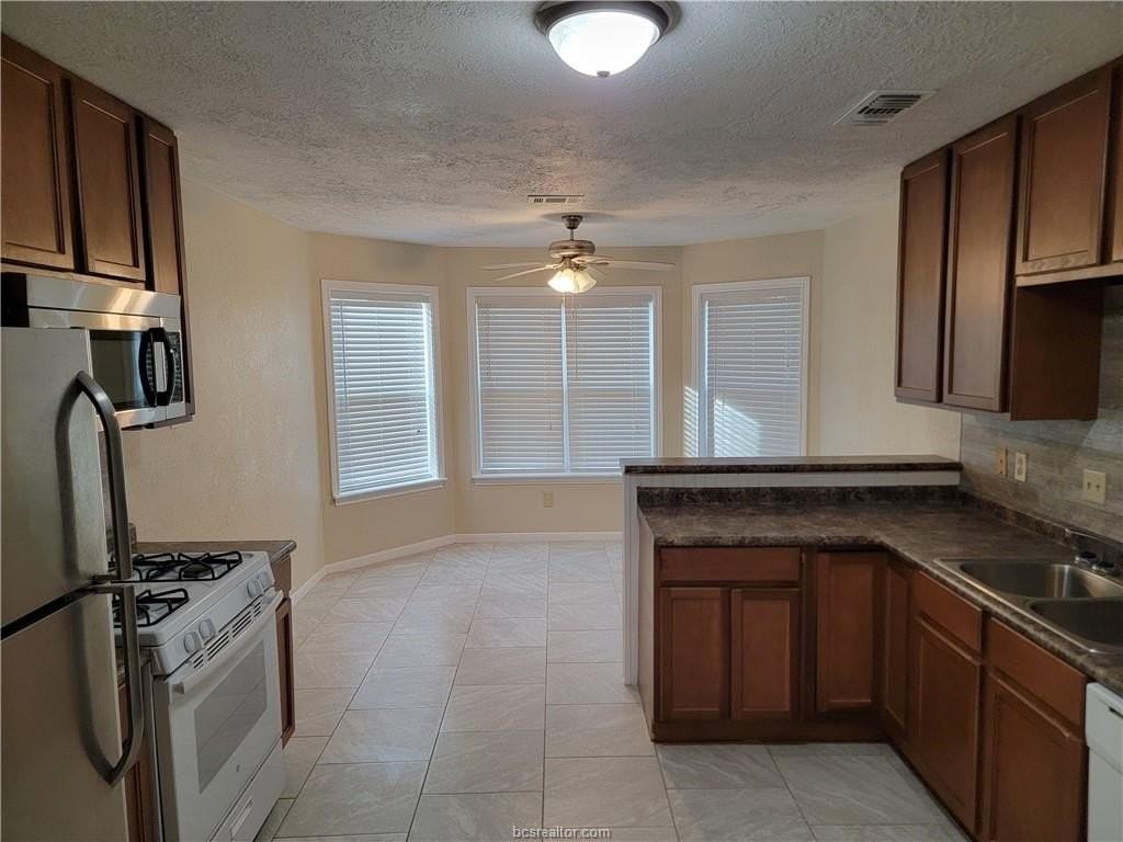4011 Windswept Dr - Photo 3 of 17